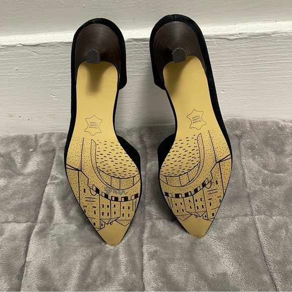 Bella Vita Black Flats with Textured Design - Picture 6 of 11